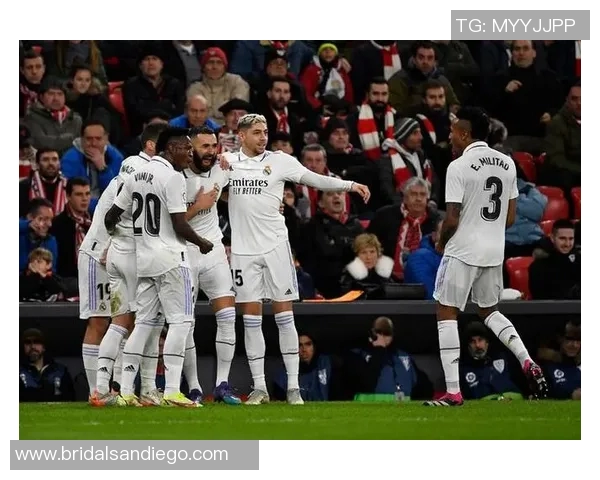 皇马4-2力克毕尔巴鄂，本泽马传射梅开二度